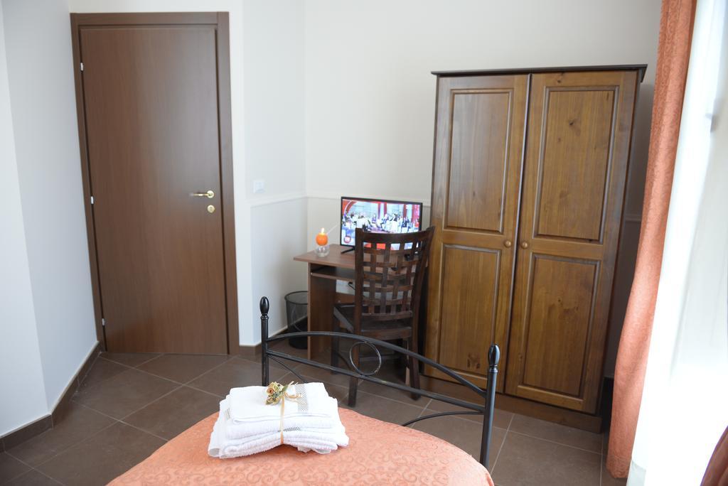 B&B San Leonardo Mascali Exterior photo