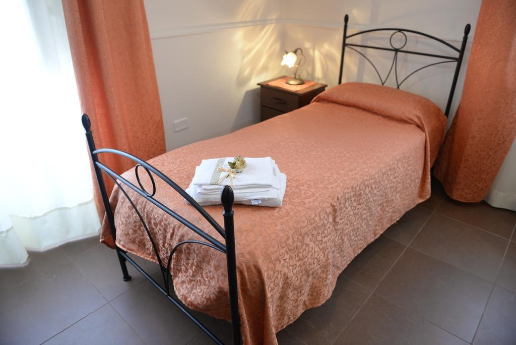 B&B San Leonardo Mascali Exterior photo