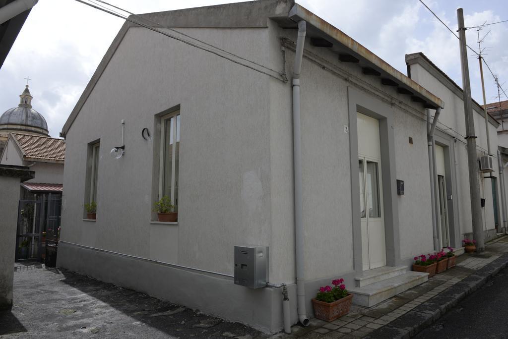 B&B San Leonardo Mascali Exterior photo